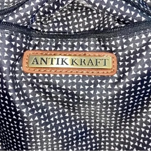 Antik Kraft Bree Crossbody Bag - Picture 3 of 5